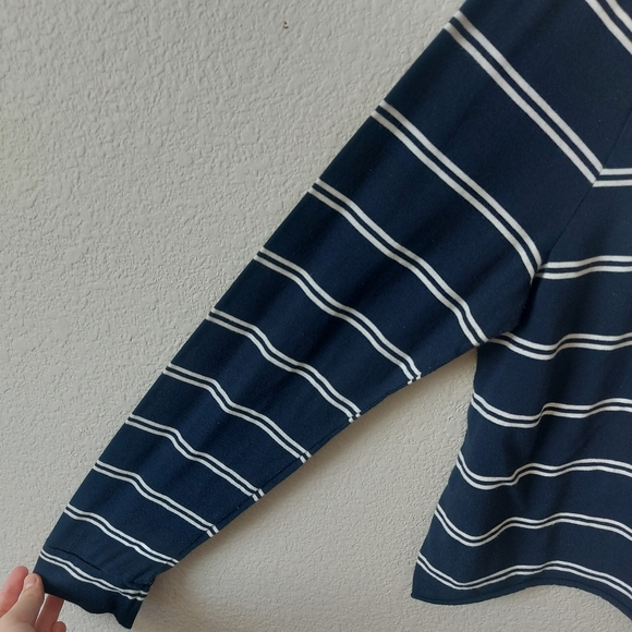 Hollister Navy and White Logo Stripe Cropped Long Sleeve Knit Top Size Medium - Picture 4 of 5